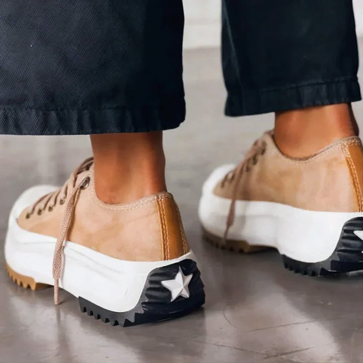 Karolina – Stylowe trampki miejskie