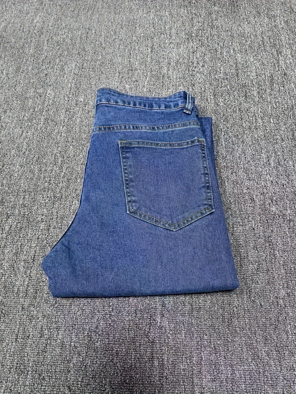 Andrzej – Klasyczne dżinsy na każdą okazję