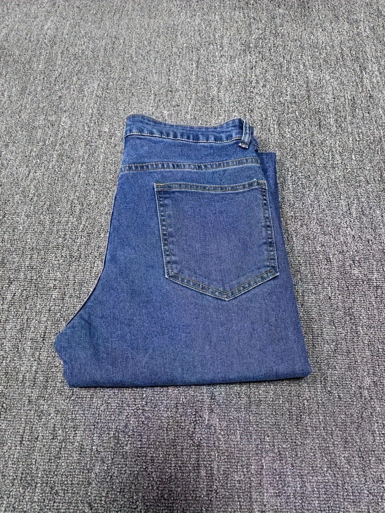 Andrzej – Klasyczne dżinsy na każdą okazję