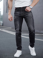 Mateusz – Eleganckie jeansy na każdą okazję