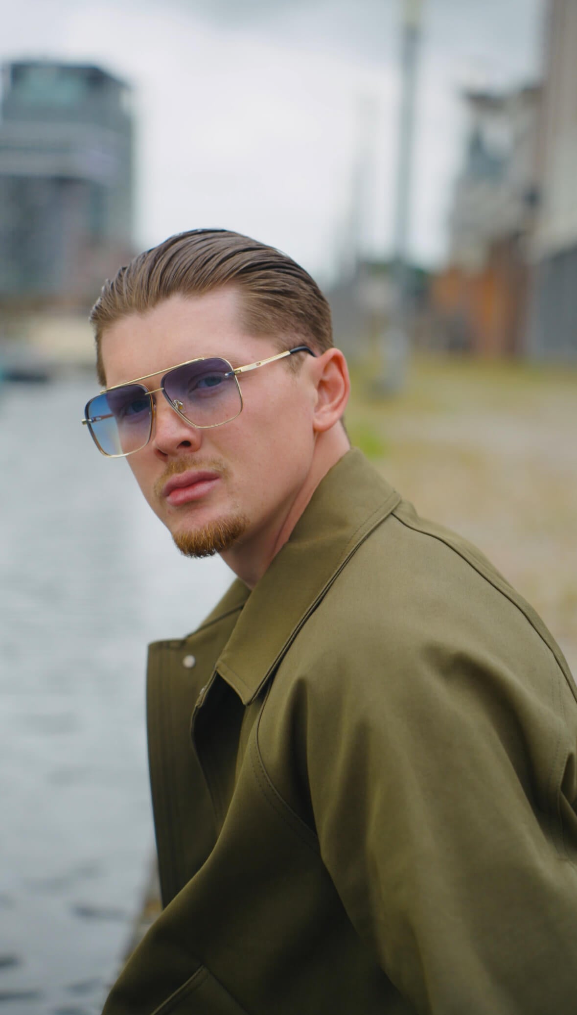 Okulary Aviator — styl który budza szacunek