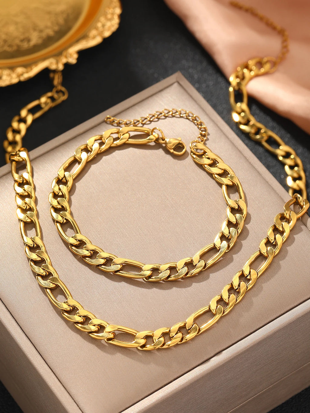 Kacper – Prosty zestaw biżuterii na każdą okazję