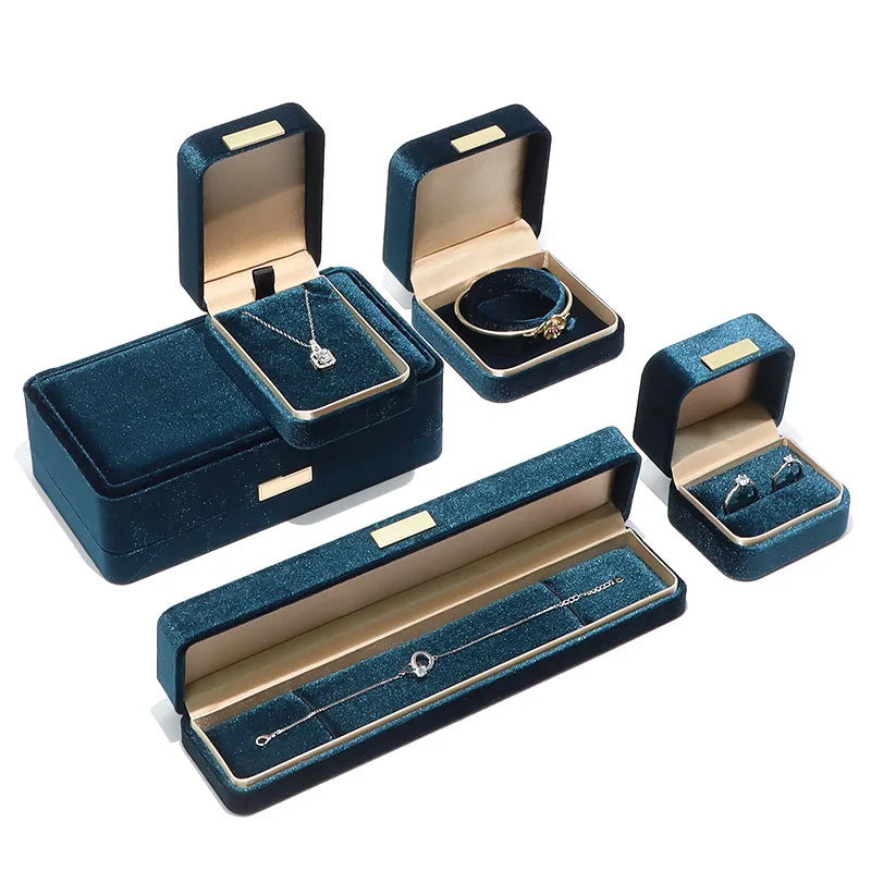 Natalia – Szkatułka na biżuterię w stylu glamour