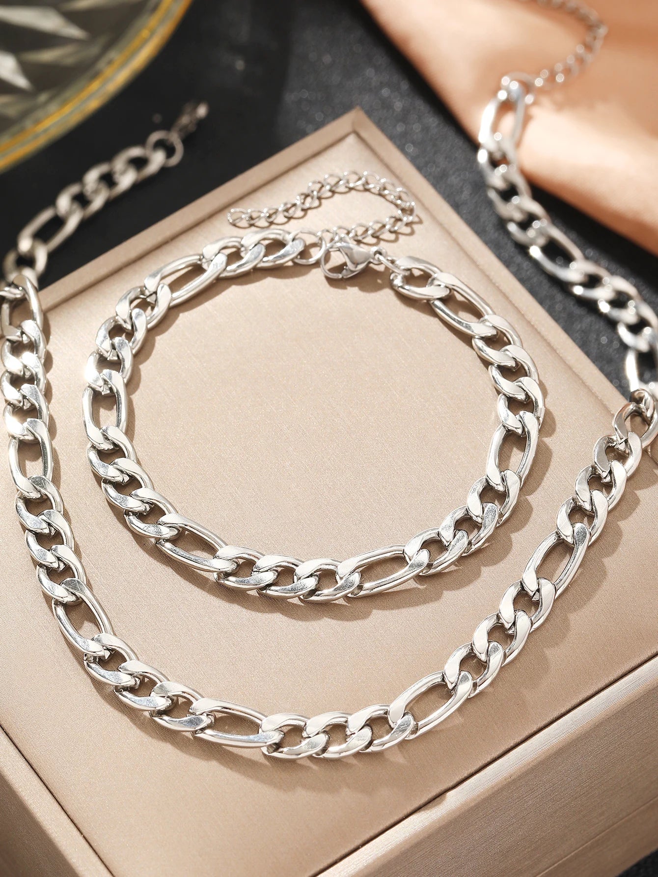 Kacper – Prosty zestaw biżuterii na każdą okazję