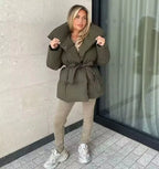 Milena – Krótka Pikowana Kurtka Z Paskiem